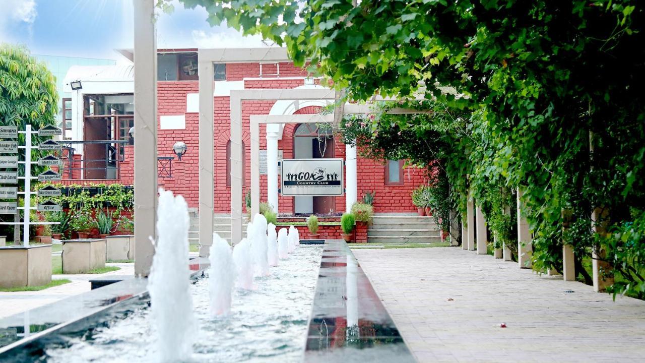 Отель Goa Country Club Гургаон Экстерьер фото