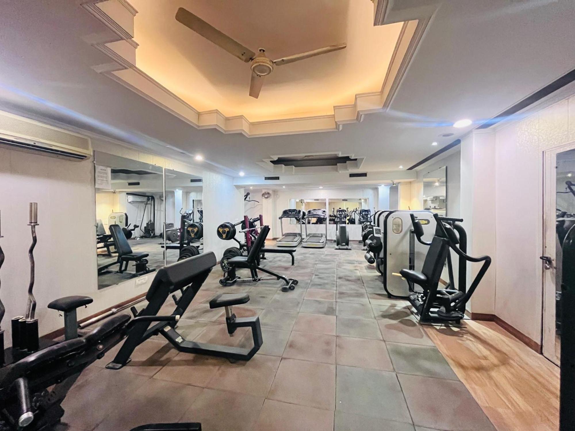 Отель Goa Country Club Гургаон Экстерьер фото